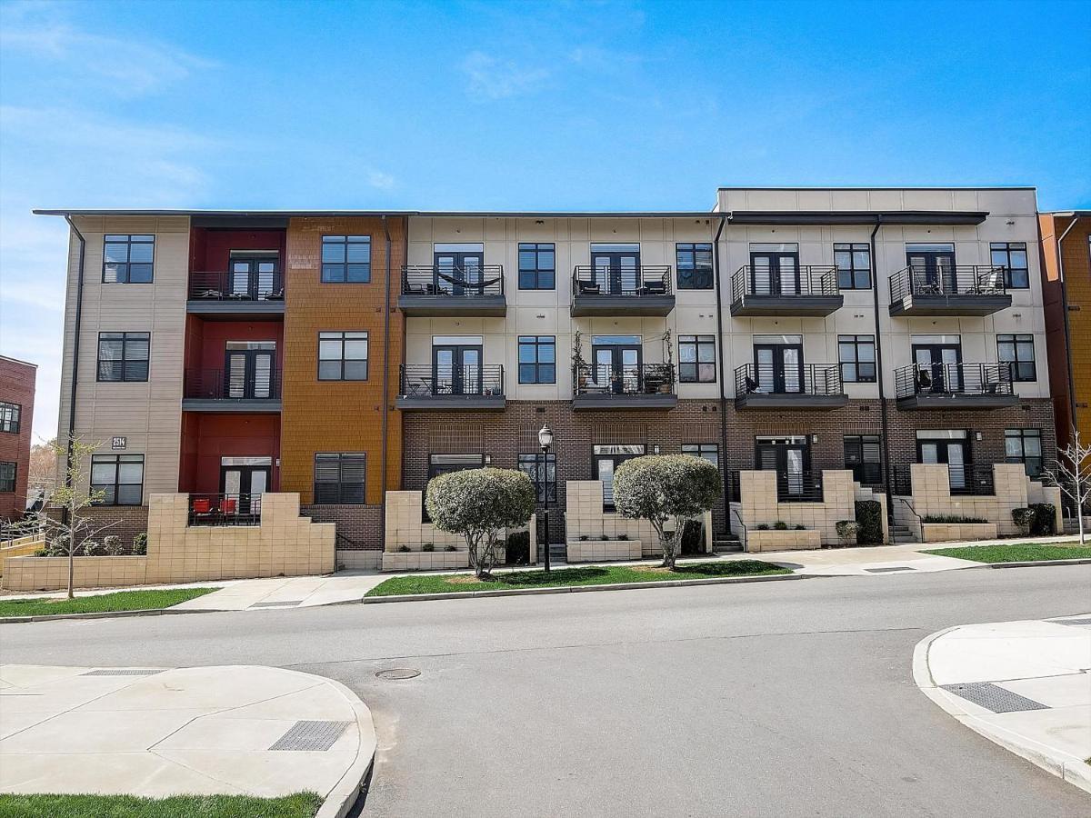 Frontdesk Village At Commonwealth Apts Plaza Midwood Charlotte Esterno foto